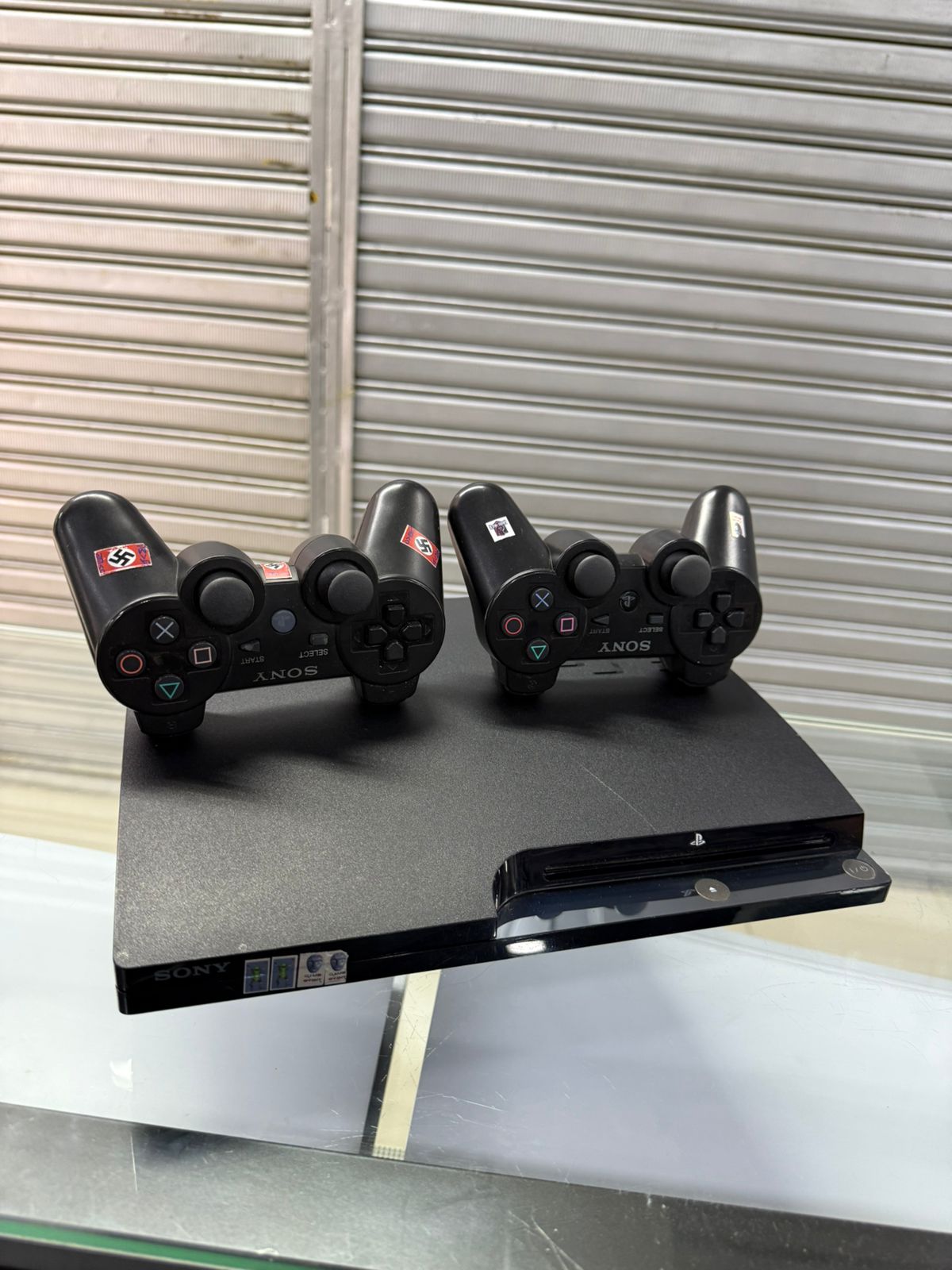 Playstation 3 500Gb + 70 juegos y 2 controles inalámbricos