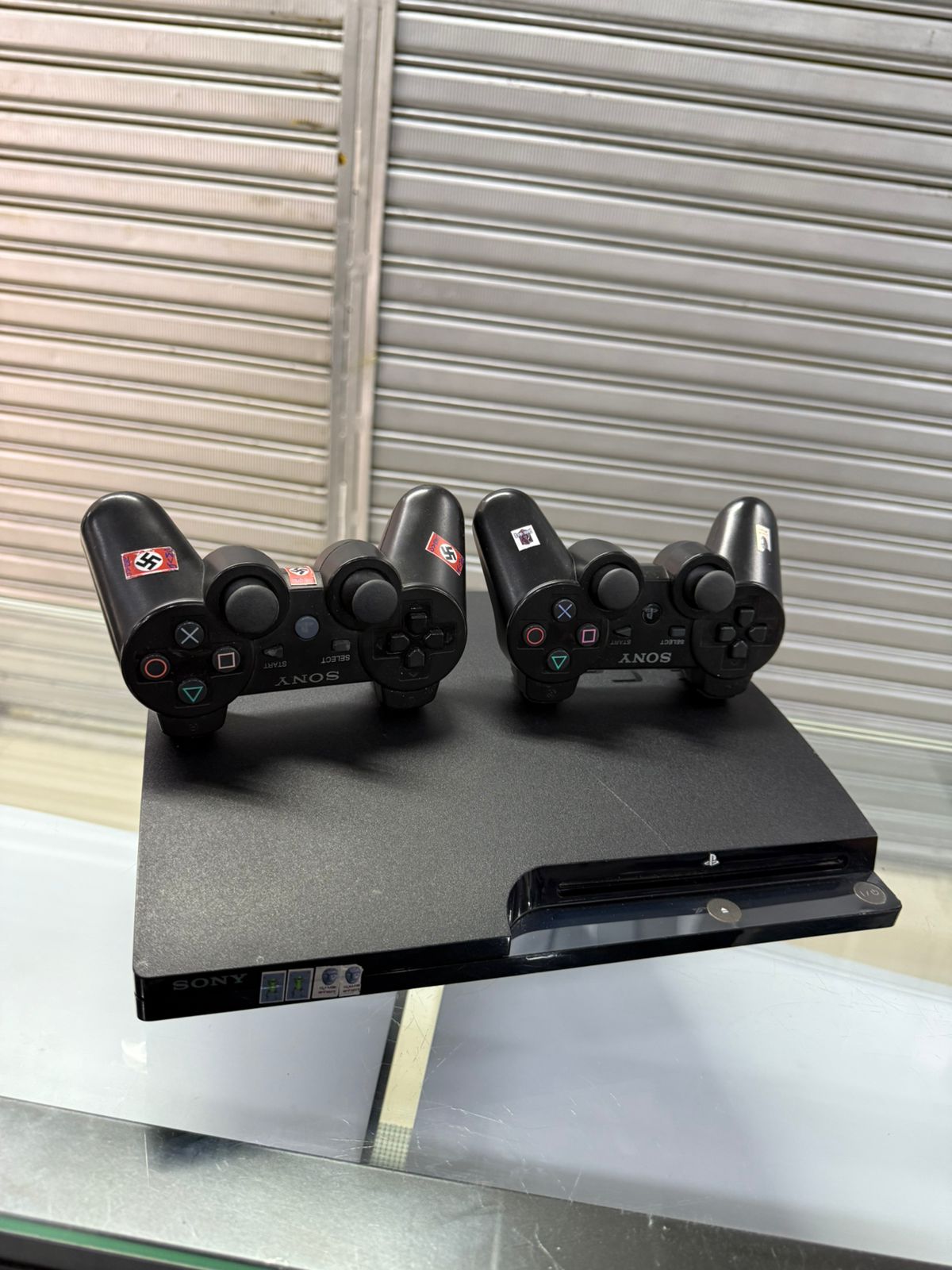 Playstation 3 500Gb + 70 juegos y 2 controles inalámbricos