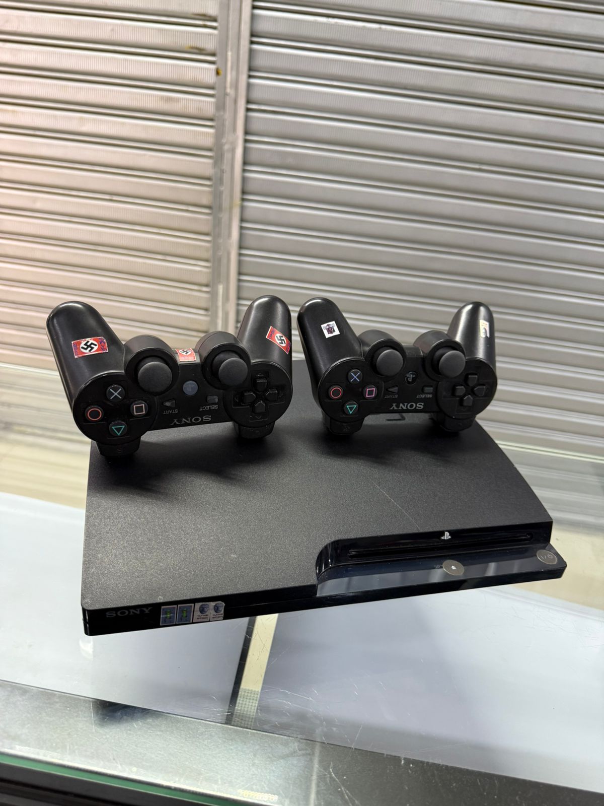 Playstation 3 500Gb + 70 juegos y 2 controles inalámbricos