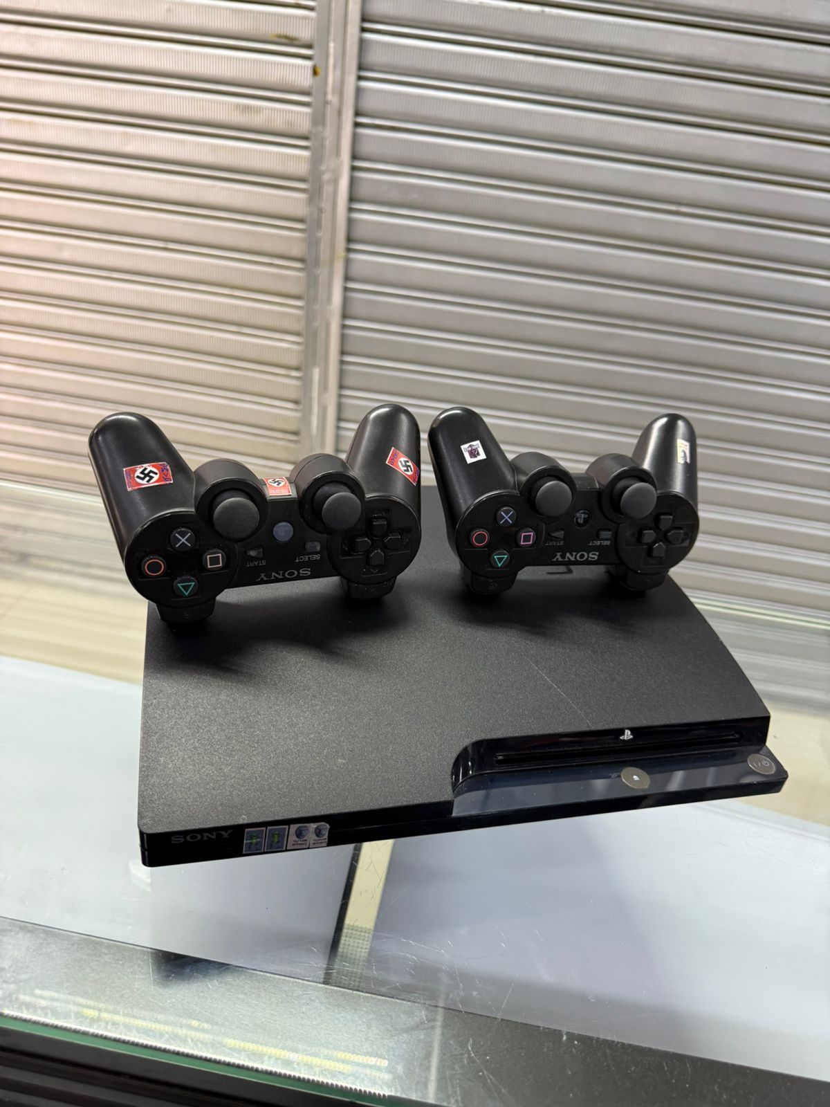 Playstation 3 500Gb + 70 juegos y 2 controles inalámbricos