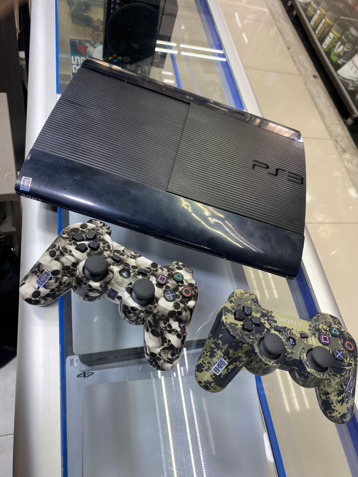 PlayStation 3 Super Slim 500GB – 70 Juegos + 2 Controles Inalámbricos