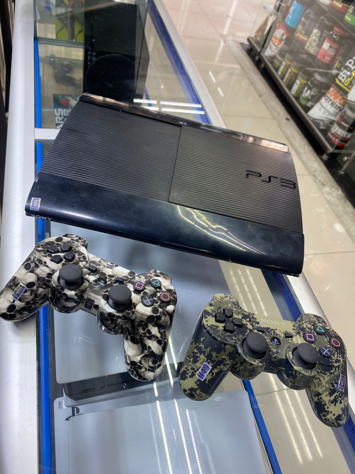 PlayStation 3 Super Slim 500GB – 70 Juegos + 2 Controles Inalámbricos