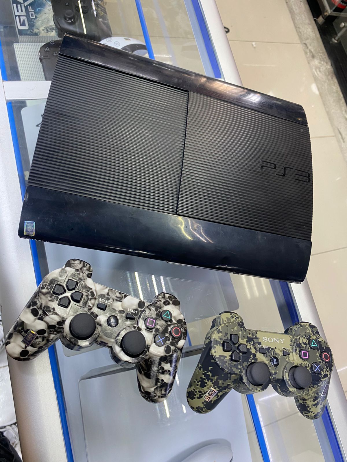 PlayStation 3 Super Slim 500GB – 70 Juegos + 2 Controles Inalámbricos