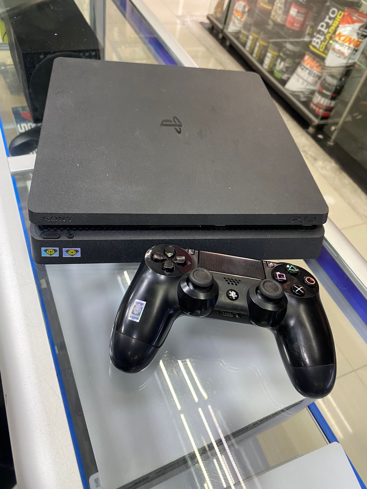 PlayStation 4 Slim 1TB – Control + FIFA 23 + Mantenimiento Incluido